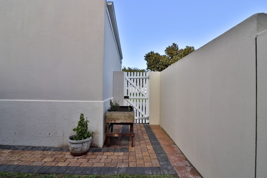 To Let 2 Bedroom Property for Rent in Royal Ascot Western Cape